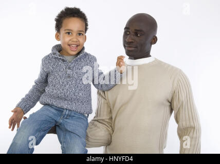 Model Release, Schwarzhaeutiger Vater Mit Sohn, 4 Jahre - dunklen enthäuteten Vater mit Sohn Stockfoto