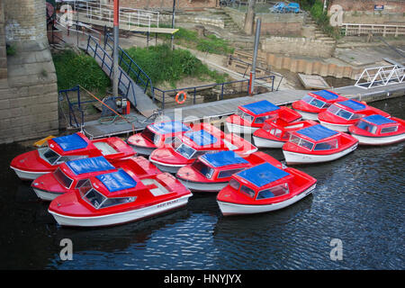 Flotte von Self Drive Motor Boote Fluss Ouse York Stockfoto