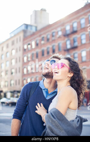 Paar Sightseeing in der Stadt Stockfoto