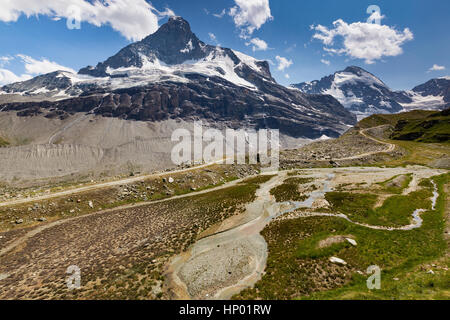 Nordseite des Matterhorns (Cervino) Berg. Das urstromtal der Zmuttgletscher. Zermatt. Schweizer Alpen. Die Schweiz. Stockfoto