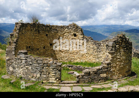 Peru, Kuelap in Größe nur durch die Machu Picchu, ruinierte Zitadelle Stadt in den Bergen in der Nähe von Chachapoyas abgestimmt. Konstruierte Anzeige 900 und 1100, ist Stockfoto