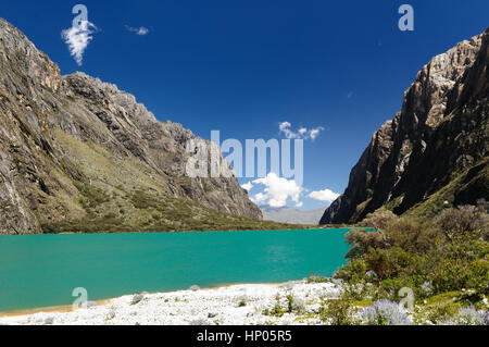 Peru, wunderschöne Cordillera Blanca Berg. Das Bild zeigt Lagunas Llanganuco Stockfoto