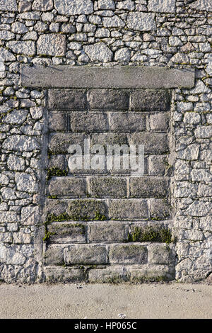 Fußgänger-Eingang im alten Wand Liverpool Docks Dockland Königreich zugemauert Stockfoto