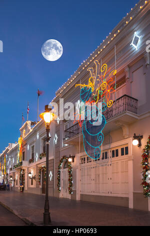 WEIHNACHTEN NEON DEKORATIONEN CASA ALCALDIA DE PONCE INNENSTADT PONCE PUERTO RICO Stockfoto