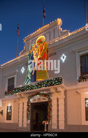 WEIHNACHTEN NEON DEKORATIONEN CASA ALCALDIA DE PONCE INNENSTADT PONCE PUERTO RICO Stockfoto