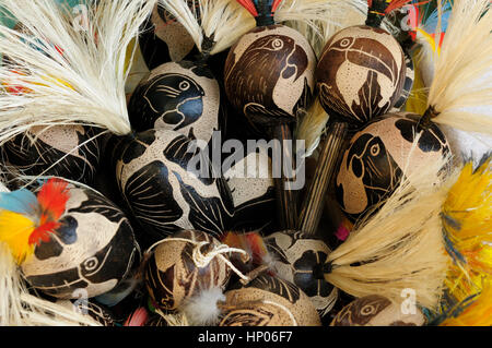 Souvenirs aus dem Amazonas Dschungel entwickelt von lokalen Indianern, Brasilien Stockfoto