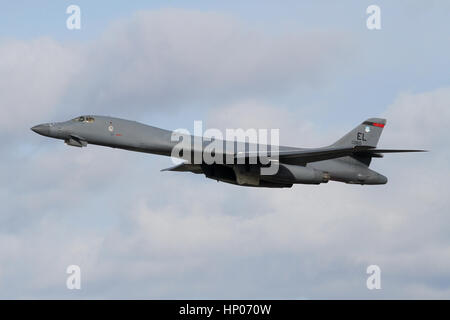 Rufzeichen "Rama 72", fährt ein Rockwell B-1 b Lancer RAF Mildenhall nach Umleitung im Anschluss an ein Problem ein paar Tage vor. Stockfoto