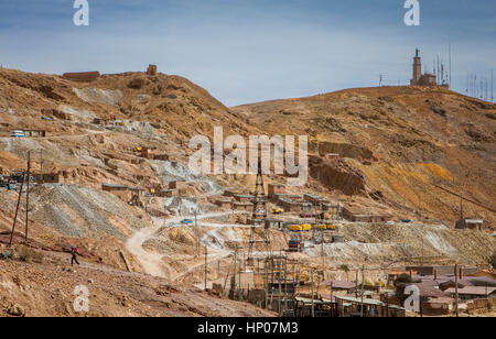 Szene im Pailaviri-Bereich, auf der rechten Seite und nach unten Pailaviri Mine, Cerro Rico, Potosi, Bolivien Stockfoto