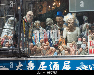 Suchen und Zerstören Store Fenster, St Mark's Place, New York City, USA Stockfoto