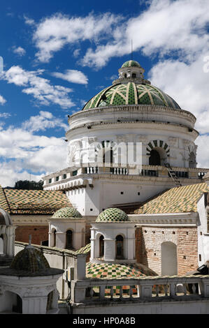 Quito - die Hauptstadt von Ecuador. Quito ist eine Beautifllly Stadt, voller historischer Denkmäler und architektonischen Schätze. Stadtbild - Altstadt- Stockfoto