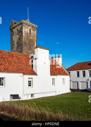 St-Leibeigenen, die alte Pfarrkirche und Hütten am Ha in Dysart Fife Schottland zu schwenken Stockfoto