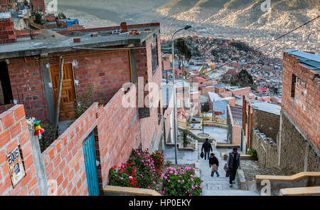 El Alto, im Hintergrund Panoramablick auf La Paz und Los Anden Berge, La Paz, Bolivien Stockfoto