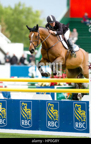 Die nationalen, Spruce Meadows Juni 2004, Molly Ashe (USA) Reiten Naomi Stockfoto