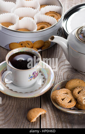 Tee mit Danish Butter cookies Stockfoto