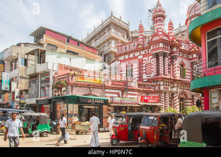 Colombo, SRI LANKA - 25 NOVEMBER: belebten Straße am 25. November 2013 in Colombo, Sri Lanka. Stockfoto