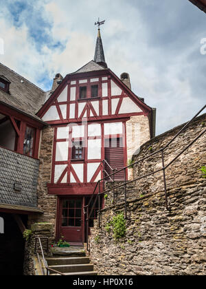 Braubach, Deutschland - 23. Mai 2016: Architektur des Schlosses Marksburg, Braubach, Deutschland. Es ist eine der wichtigsten Stätten des UNESCO-Welt-Welterbe Stockfoto