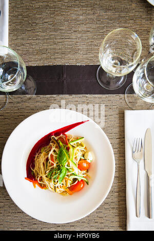 Linguini mit Gemüse Stockfoto