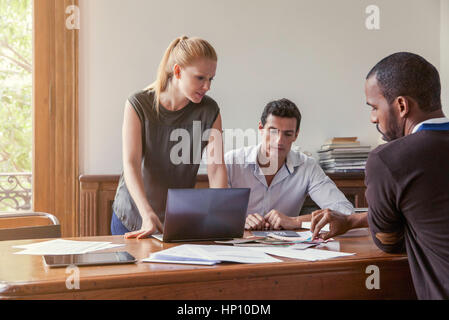 Designer arbeiten im Büro Stockfoto