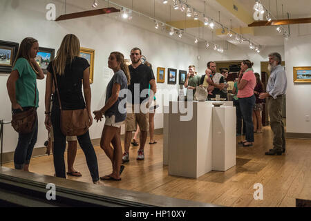 Freitag-Auftakt in der Innenstadt von Lancaster, PA.  Monatliche Feier der Künste und Künstler in Galerien und Läden. Stockfoto