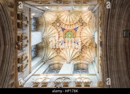 Unterseite des zentralen Turms in die Kathedrale von Canterbury, England. Stockfoto