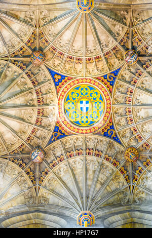 Unterseite des zentralen Turms in die Kathedrale von Canterbury, England. Stockfoto