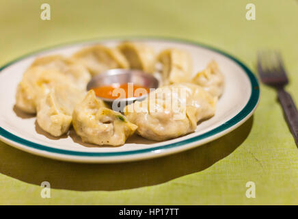 Traditionelle tibetische Momo Knödel in Nepal Stockfoto