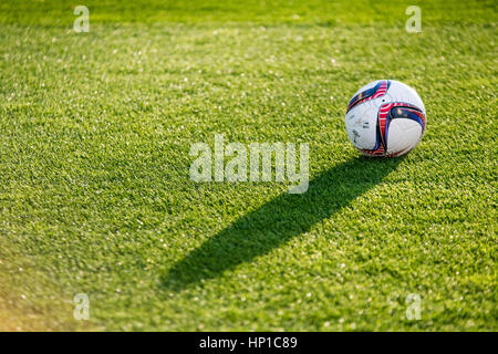 Vigo, Spanien. 16. Februar 2017. Fußball-Ball während des Fußballspiels der Hinspiel der Runde der 32 der UEFA Europa League 2016/2017 zwischen RC Celta de Vigo und FK Shajtar Donezk im Balaidos Stadium am 16. Februar 2017 in Vigo, Spanien. © David Gato/Alamy Live-Nachrichten Stockfoto