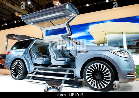 Toronto, Kanada. 16. Februar 2017. Lincoln Navigator Konzept SUV auf dem Display während 2017 Canadian International Autoshow Medienvorschau Tag im Toronto Metro Convention Centre. Dominic Chan/EXimages/Alamy Live-Nachrichten Stockfoto