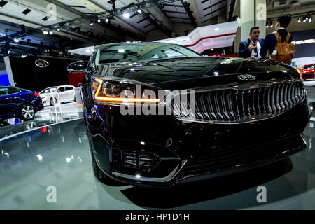 Toronto, Kanada. 16. Februar 2017. Kia Cedenza auf dem Display während 2017 Canadian International Autoshow Medienvorschau Tag im Toronto Metro Convention Centre. Dominic Chan/EXimages/Alamy Live-Nachrichten Stockfoto