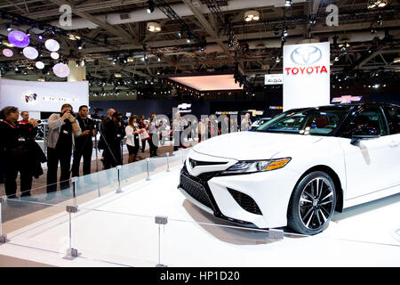 Toronto, Kanada. 16. Februar 2017. Toyota stellt alle neuen Camry während 2017 Canadian International Autoshow Medienvorschau Tag im Toronto Metro Convention Centre. Dominic Chan/EXimages/Alamy Live-Nachrichten Stockfoto