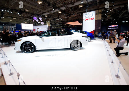 Toronto, Kanada. 16. Februar 2017. Toyota stellt alle neuen Camry während 2017 Canadian International Autoshow Medienvorschau Tag im Toronto Metro Convention Centre. Dominic Chan/EXimages/Alamy Live-Nachrichten Stockfoto