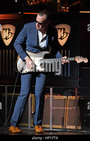 Fort Lauderdale, FL, USA. 16. Februar 2017. Joe Bonamassa führt auf das Broward Center am 16. Februar 2017 in Fort Lauderdale, Florida. : Credit: Mpi04/Medien Punch/Alamy Live-Nachrichten Stockfoto