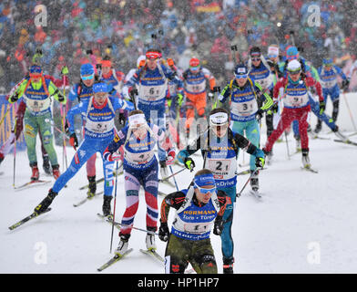 Hochfilzen, Österreich. 17. Februar 2017. Beginn der Damenstaffel 4 x 6 km während der Biathlon-Weltmeisterschaft in Hochfilzen, Österreich, 17. Februar 2017. Foto: Martin Schutt/Dpa-Zentralbild/Dpa/Alamy Live News Stockfoto