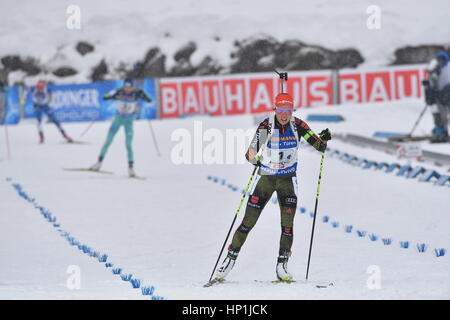 Hochfilzen, Österreich. 17. Februar 2017. Laura Dahlmeier aus Deutschland in Aktion während der Frauen 4 x 6 km Staffel während der Biathlon-Weltmeisterschaft in Hochfilzen, Österreich, 17. Februar 2017. Foto: Martin Schutt/Dpa-Zentralbild/Dpa/Alamy Live News Stockfoto