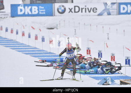 Hochfilzen, Österreich. 17. Februar 2017. Laura Dahlmeier aus Deutschland in Aktion während der Frauen 4 x 6 km Staffel während der Biathlon-Weltmeisterschaft in Hochfilzen, Österreich, 17. Februar 2017. Foto: Martin Schutt/Dpa-Zentralbild/Dpa/Alamy Live News Stockfoto