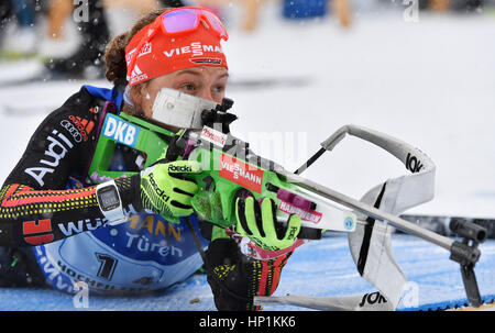 Hochfilzen, Österreich. 17. Februar 2017. Laura Dahlmeier aus Deutschland in Aktion während des Drehens von 4 x 6-km-Staffel der Frauen bei der Biathlon-Weltmeisterschaft in Hochfilzen, Österreich, 17. Februar 2017. Foto: Martin Schutt/Dpa-Zentralbild/Dpa/Alamy Live News Stockfoto