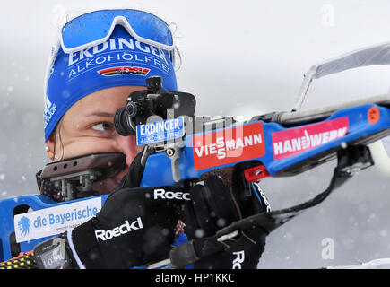 Hochfilzen, Österreich. 17. Februar 2017. Vanessa Hinz aus Deutschland in Aktion während des Drehens von 4 x 6-km-Staffel der Frauen bei der Biathlon-Weltmeisterschaft in Hochfilzen, Österreich, 17. Februar 2017. Foto: Martin Schutt/Dpa-Zentralbild/Dpa/Alamy Live News Stockfoto