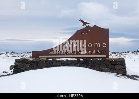 Eingangsschild der Snæfellsjökull Nationalpark im Winter auf der Halbinsel Snæfellsnes auf Island Stockfoto