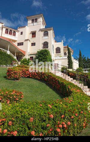 FORMALE TERRASSENGÄRTEN MUSEO CASTILLO SERRALLES (© PEDRO ADOLFO DE CASTRO 1930) EL VIGIA HILL PONCE, PUERTO RICO Stockfoto