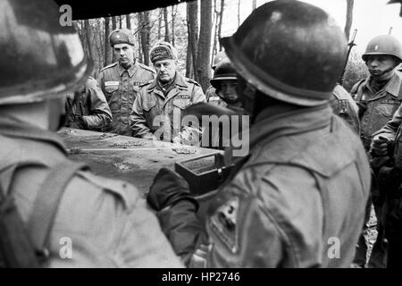 General Garrison H. Davidson auf Manöver mit der 7. Armee in der Bundesrepublik Deutschland Stockfoto