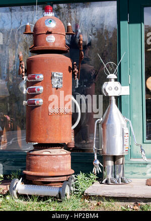 Steve Hellers skurrile Volkskunst in Boiceville, NY, verwandelt Altmetall und Holz in fantastische Skulpturen mit einem Retro-futuristischen Touch. Stockfoto