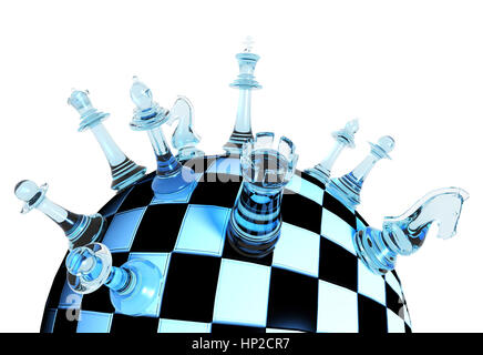 Blaues Glas Schachfiguren auf Globus Schachbrett auf weißem Hintergrund, Strategiekonzept Stockfoto