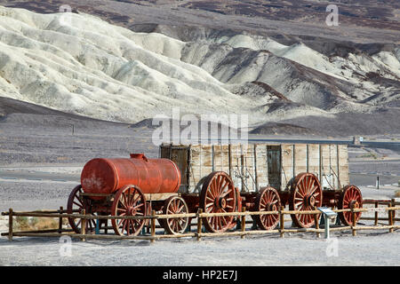 20 mule Team wagen, Harmony Borax Werke, Death Valley National Park, Kalifornien, USA Stockfoto