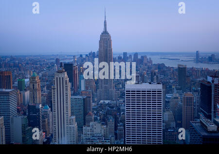 Skyline von Manhattan mit Empire State Building. New York City, USA Stockfoto