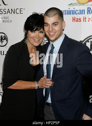 Rob Kardashian und seine Mutter Kris Jenner kommt bei der Leder und Spitzen Party in Miami Beach, Florida im 5. Februar 2010. Francis Specker Stockfoto