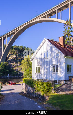 Die alte Svinesund-Brücke, die Grenze zwischen Norwegen und Schweden. Stockfoto