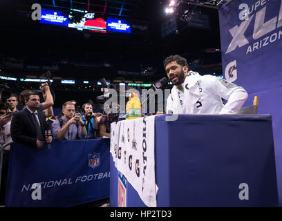 Seattle Seahawks Quarterback Russell Wilson ist am Super Bowl Media Day am 27. Januar 2015 in Phoenix, Arizona interviewt. Foto von Francis Specker Stockfoto