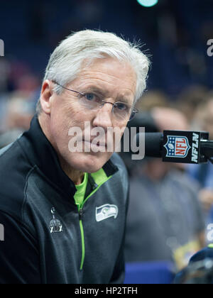 Seattle Seahawks Coach Pete Carroll ist am Super Bowl Media Day am 27. Januar 2015 in Phoenix, Arizona interviewt. Foto von Francis Specker Stockfoto