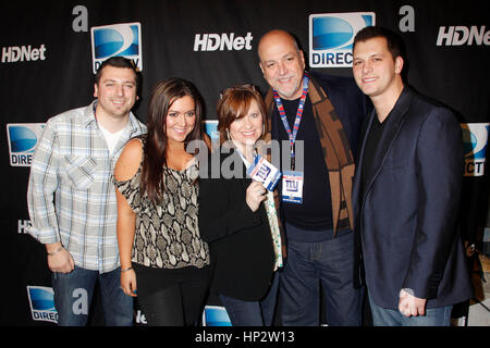 Christopher Manzo, Lauren Manzo, Caroline Manzo, ihr Ehemann Albert Manzo und Albie Manzo von Real Housewives of New Jersey am 4. Februar 2012 auf der Directv Super Saturday Night Party in Indianapolis, Indiana eintreffen. Foto von Francis Specker Stockfoto