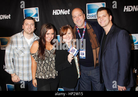 Christopher Manzo, Lauren Manzo, Caroline Manzo, ihr Ehemann Albert Manzo und Albie Manzo von Real Housewives of New Jersey am 4. Februar 2012 auf der Directv Super Saturday Night Party in Indianapolis, Indiana eintreffen. Foto von Francis Specker Stockfoto